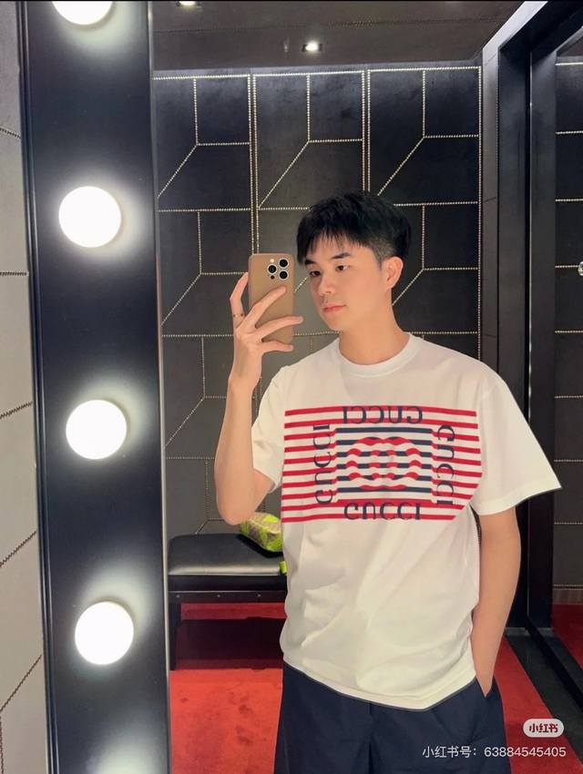 Gucci*古齐2025航海系列.男女同款！专柜同步！胸前采用条纹印花配Gucci经典字母图形图案，数码直喷工艺.简约百搭款，270G棉质洗水面料.舒适柔软.三