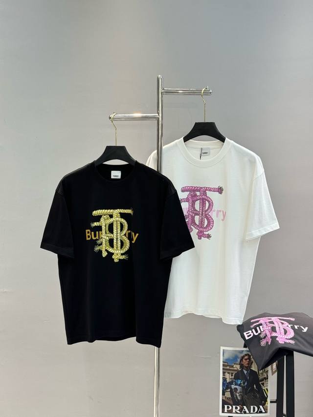 Bbr*巴宝*25S新款圆领T恤！男女同款.胸前字母麻绳造型印花图案双层工艺增添活力感！最经典一目了然的干净与纯粹的结合.必入款推荐！选用280G纯棉面料制成.
