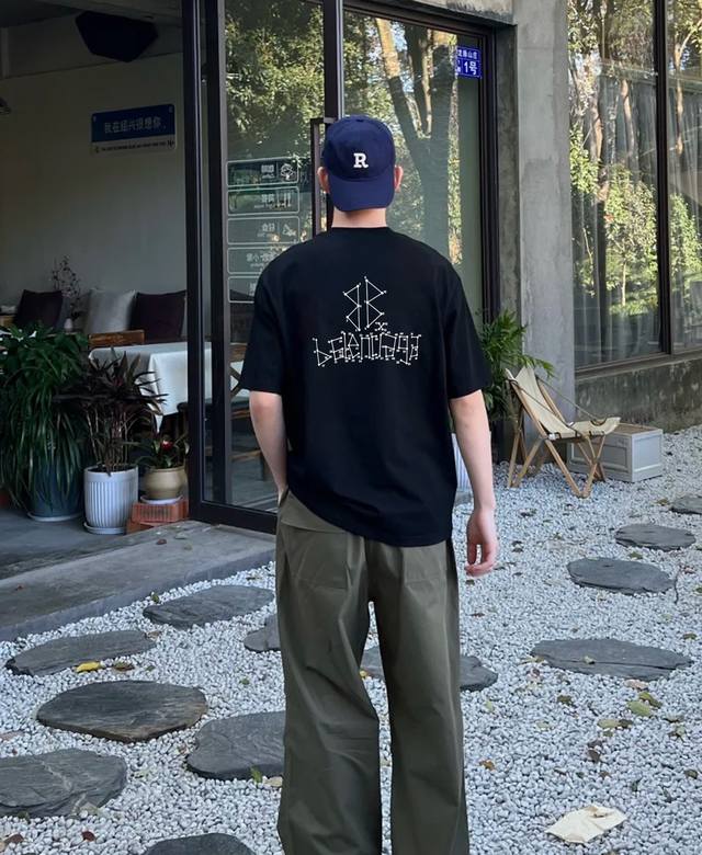 Balenciag*巴黎*新款T恤.25S男女同款！双面品牌字母哥特风字母印花设计.每个颜色搭配都是不同凡响！质感极好舒适又透气.让人过目难忘！订制优质40支2
