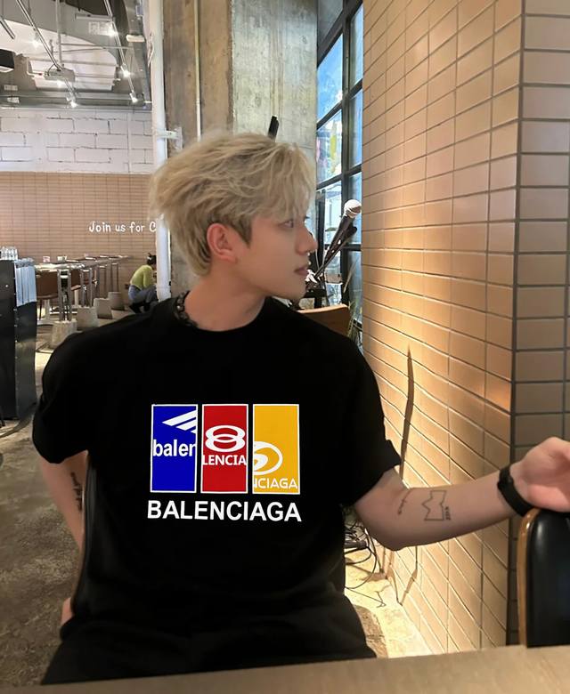 Balenciag*巴黎25S新款T恤.字母印花经典百搭纯棉短袖.男女同款.品牌字母色彩印花搭配.简单高级.优选280G光柔棉面料.舒适柔软！透气性好！ 休闲剪