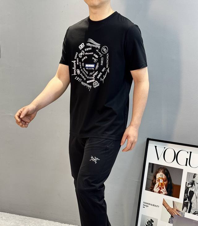 Balenciag*A巴黎世*25S新款夏季T恤.双面烫画设计.品牌字母图形搭配造型.属于灵魂式的撞色.辨识度鲜明...客供190G丝光纯棉面料，质感方面一流，