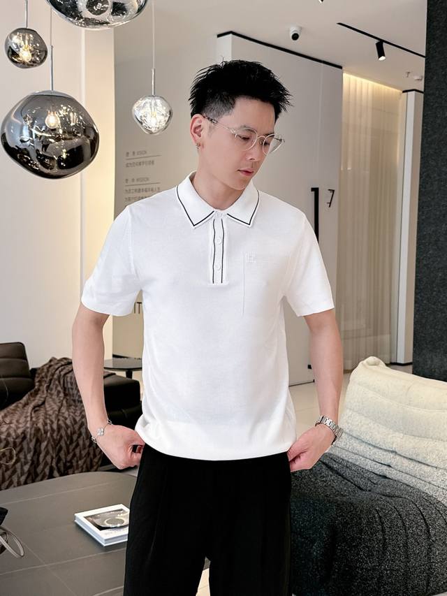 爱马仕 2025 新品短袖Polo，帅气时尚，顶级定位顶织字母Logo，简约百搭款。面料针织 不仅挺括，保持潮流的廓形，又穿着舒适，纱织更细腻，码数M-3Xl