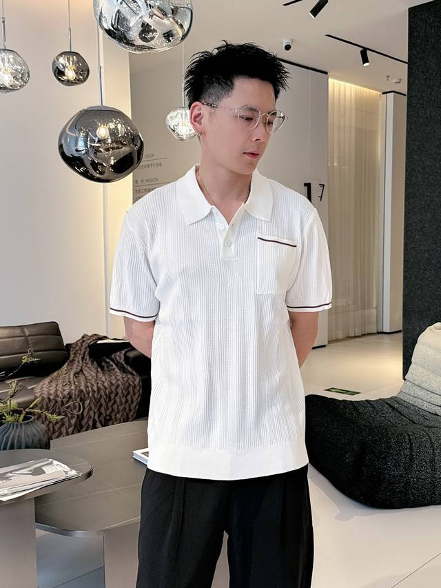 杰尼亚 2025 新品短袖Polo，帅气时尚，顶级定位顶织字母Logo，简约百搭款。面料针织 不仅挺括，保持潮流的廓形，又穿着舒适，纱织更细腻，码数M-3Xl