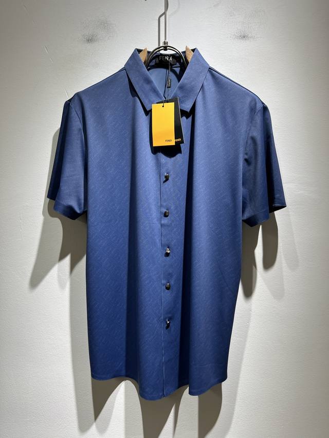 Fen*Di芬迪 2025春夏新款男士衬衣，潮流轻奢新品登场 原单复刻产物 高端品质 市场最高版本 米兰时装设计师款 先睹为快，独家现货发售；全景字母Logo图
