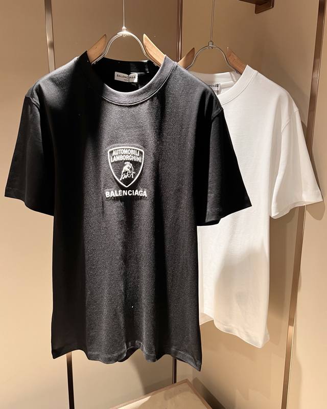 Balenci*Ga巴黎*家 2025春夏新款男女同款短袖T恤！走秀图案印花时尚休闲短袖T恤衫！设计Logo刺绣设计！极具设计精选客供260G纯棉面料，手感柔软