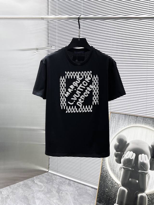 路易威登 Lv 2025Ss新款 半袖 体恤 短袖 圆领 T恤，高端版本！专柜定制面料 透气舒适度高，细节无可挑剔，品牌元素设计理念，体现高品质。手感细腻柔软！