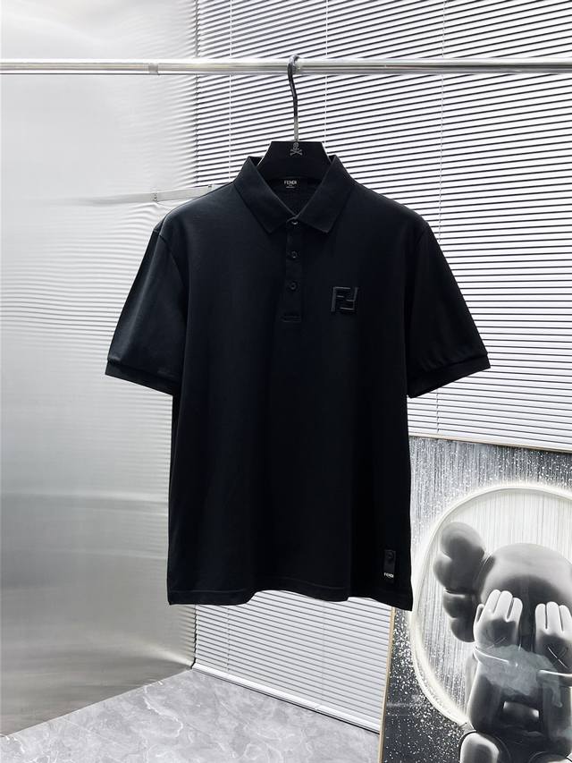 芬迪 Fendi 2025Ss夏季新款 翻领短袖T恤 Polo衫，高端版本！专柜定制面料 透气舒适度高，细节无可挑剔，品牌元素设计理念，体现高品质。手感细腻柔软