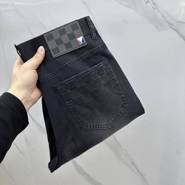 Louis Vuitton 路易威登 高端定制、2025早春薄款最新款牛仔裤 柜台同步发售 小直筒版型，进口固色面料 原版定制复刻 客供五金辅料 原单品质 重工