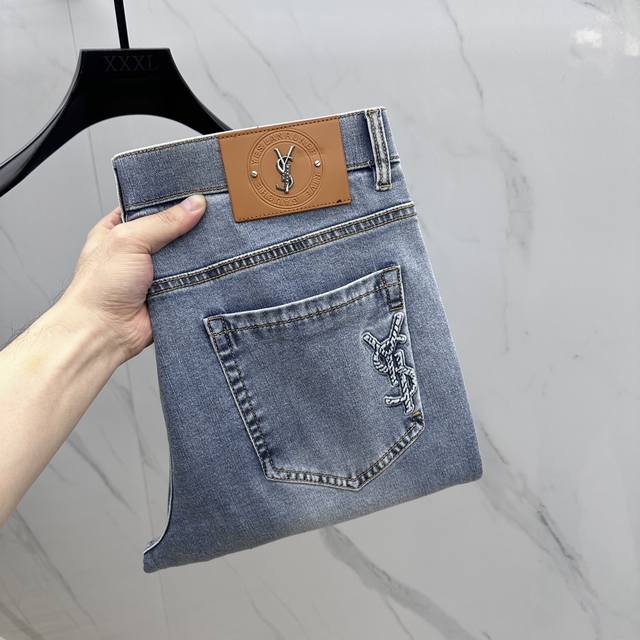 Ysl 圣罗兰 高端定制、2025早春薄款最新款牛仔裤 柜台同步发售 小直筒版型，进口固色面料 原版定制复刻 客供五金辅料 原单品质 重工洗水 做工走线精细 上