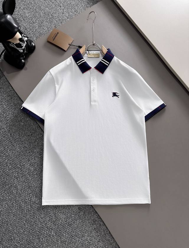 巴宝莉25Ss新款春夏短袖翻领T恤Polo，最高版本客供定制高端朱地面料简单时尚款，拼色螺纹超级好看！胸前配色战马经典Logo简单大方的款式！满满的高级感，四季