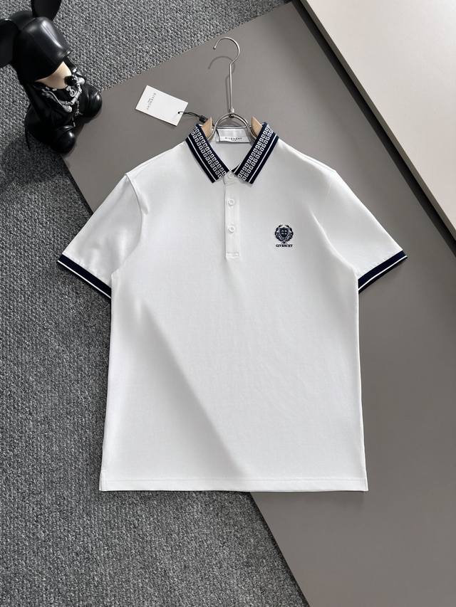 纪梵希25Ss新款春夏短袖翻领T恤Polo，最高版本客供定制高端朱地面料简单时尚款，螺纹拼色螺纹配色超级好看！胸前纪梵希标识刺绣经典Logo简单大方的款式！满满