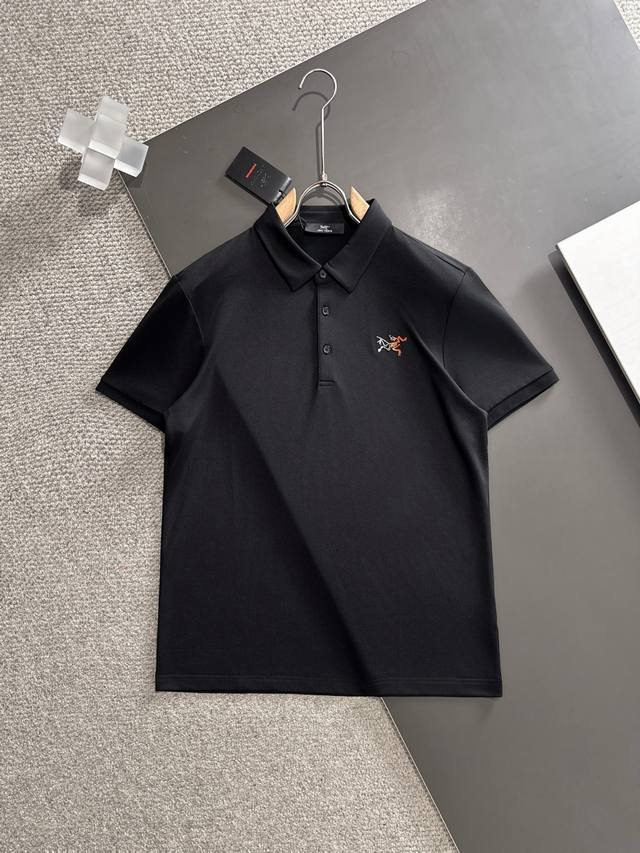 鸟 2025春夏新款男士短袖Polo衫，品牌最新设计元素！既不单调也不复杂,恰到好处的展现品味！客供顶级定制珠地棉面料！舒适吸汗透气根本不在话下,面料独具的高奢