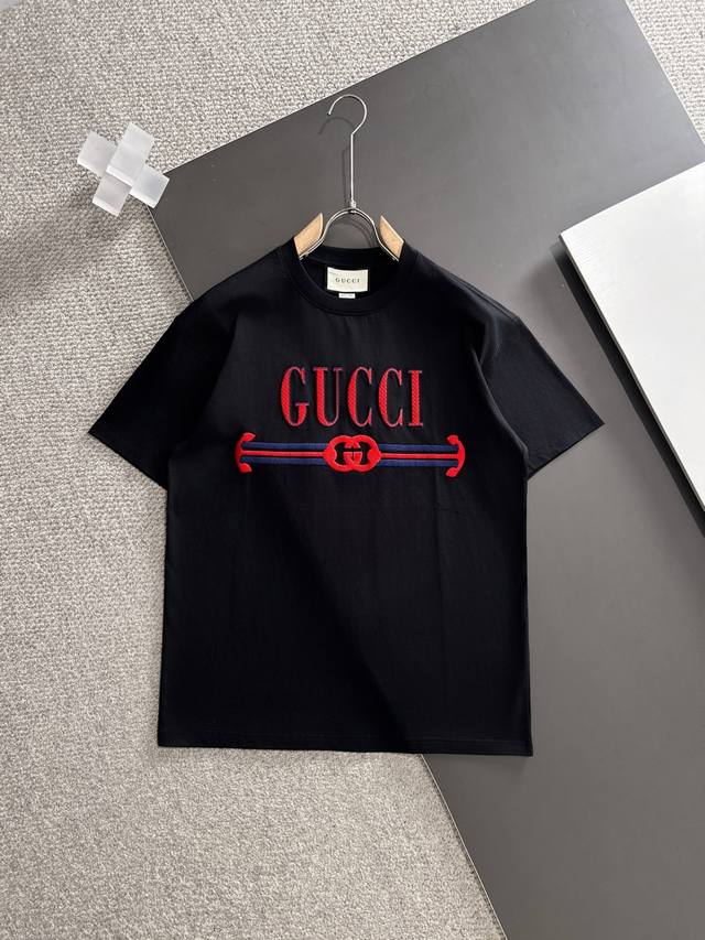 M-3Xl 阔版 Gucc 25Ss春夏新款首发专柜最新款短袖圆领T恤 高端订制 设计前卫时尚！品牌Logo重工艺设计 高端定制面料.手感柔软.穿着舒适.专柜级