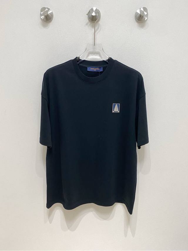 Louisvuitton 路易威登 25新款短袖Yyds 日常出门闭眼搭 定制纯棉弹力棉面料短袖T恤 魅力在于创造了简约奢华感的时尚,随意搭配感受英式风格独特气