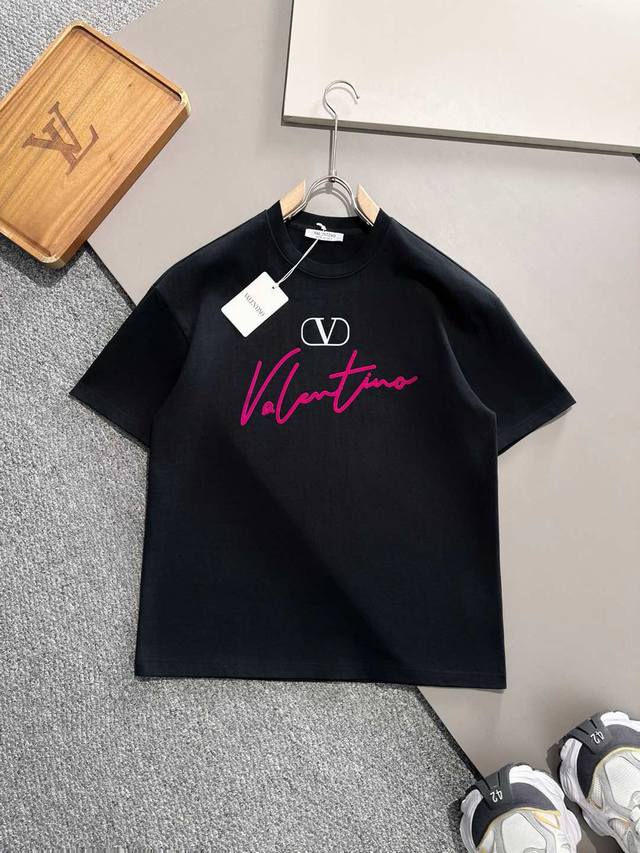 Valentino 华伦天奴 时尚新潮纯棉T恤.印花短袖T恤 标志性的字母图案为设计特色隶属大气时尚高雅魅力的单品成就最火最潮的Icon... 整体造型立体提花