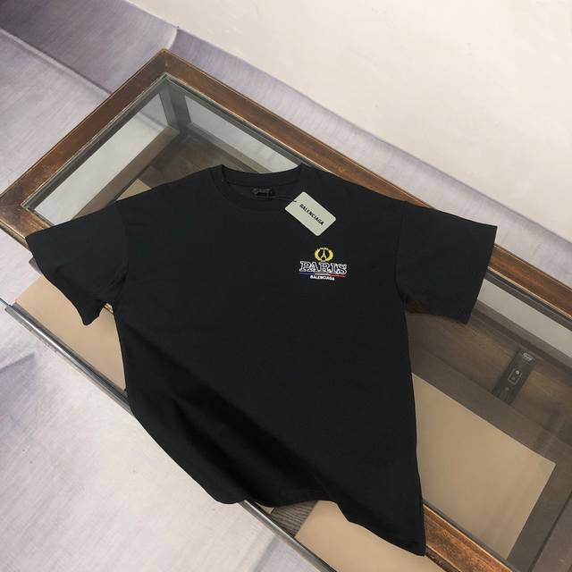 Cbalen*Ciaga 巴黎世家 25Ss专柜同款圆领短袖T恤～前后品牌Logo重工刺绣点缀～定制棉质面料～ 厚板立体！衣服偏厚使整体高透气和柔软性的质感更加
