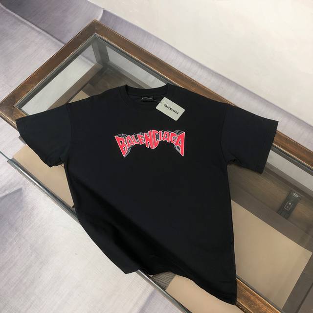 Cbalen*Ciaga 巴黎世家 25Ss专柜同款圆领短袖T恤～标志性品牌Logo重工刺绣点缀～定制棉质面料～ 厚板立体！衣服偏厚使整体高透气和柔软性的质感更
