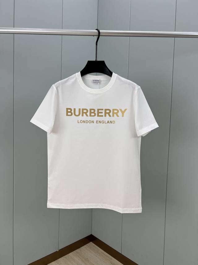 Burberry 夏季品牌经典立体字母标识短袖T恤，新季Zg同款，正面胸前伦敦限定标志性的Burberry字母立体印花，简约又吸睛，低调又高级，辨识度直接拉满，