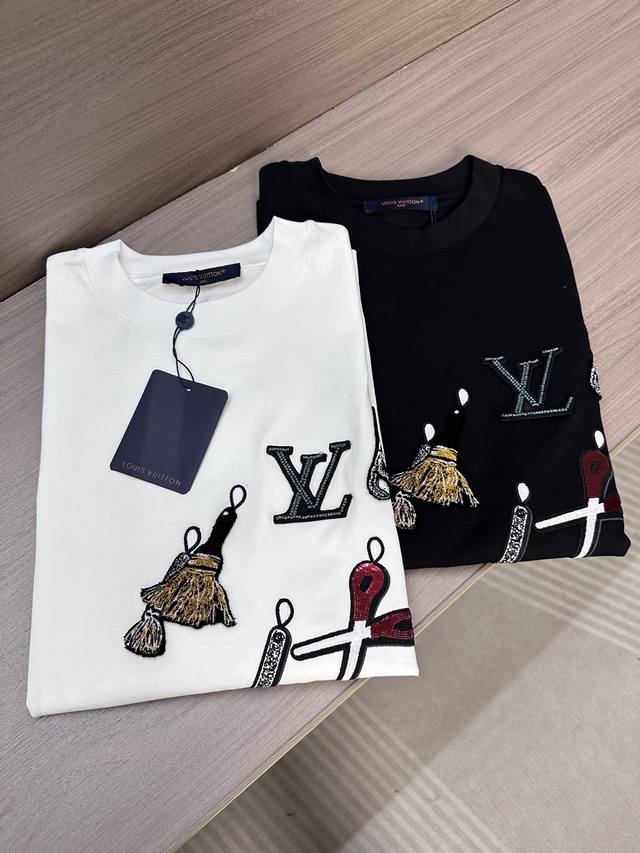 Lv驴家25Ss春夏新款圆领短袖，定制纯棉材质，舒适透气，重工刺绣图案设计 时尚百搭，休闲单品 颜色：黑色，白色 码数：S-2Xl