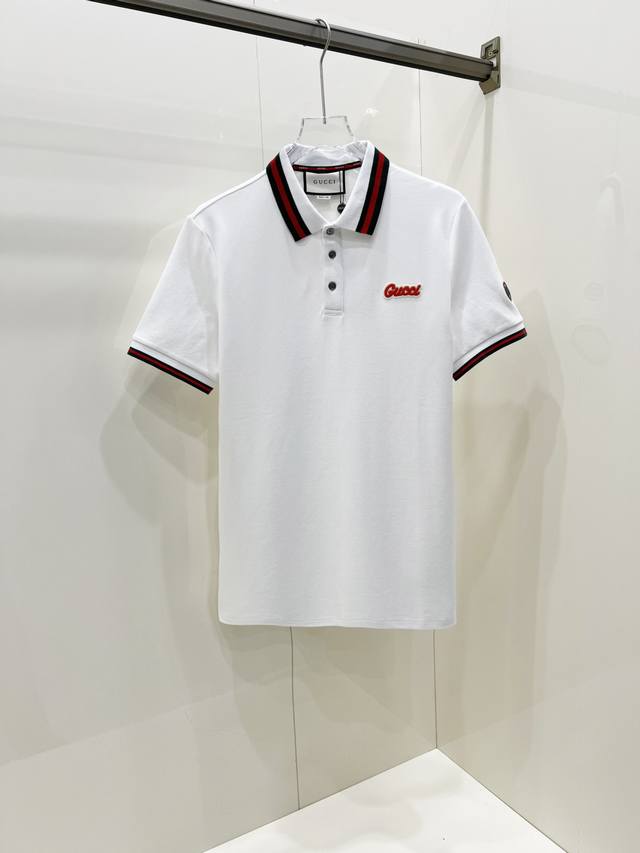 Gucci 古驰 2025春夏新款Polo领短袖系列。精选顶级丝光珠地棉面料，三标齐全！时尚大牌元素Logo工艺设计，上身版型超赞，面料细腻舒适透气，随意搭配都