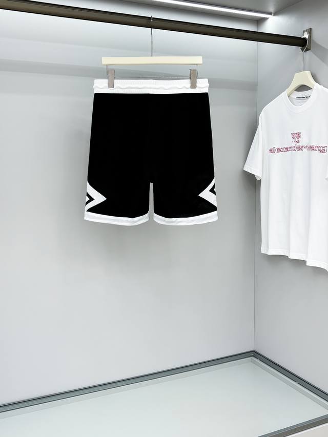 F家 2025夏季新款男士休闲短裤，高级定制网孔面料透气弹力大 舒适度极高，细节无可挑剔，顶级辅料配备，手感细腻柔软 尺码:M-Xxxl