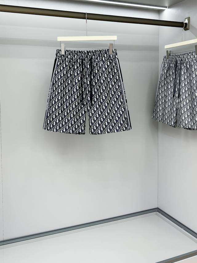 Dior2025春夏新款提花Logo情侣款短裤高版本 原版定制顶级面料，网红明星同款高密度面料，定制提花Logo面料，很高档、很有范儿！面料手感非常舒服 超级百