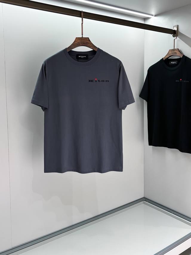 Kiton# 2025春夏新款首发专柜最新款短袖圆领T恤 高端订制 设计前卫时尚！品牌Logo重工艺设计 高端定制240克面料.手感柔软.穿着舒适.专柜级别精致