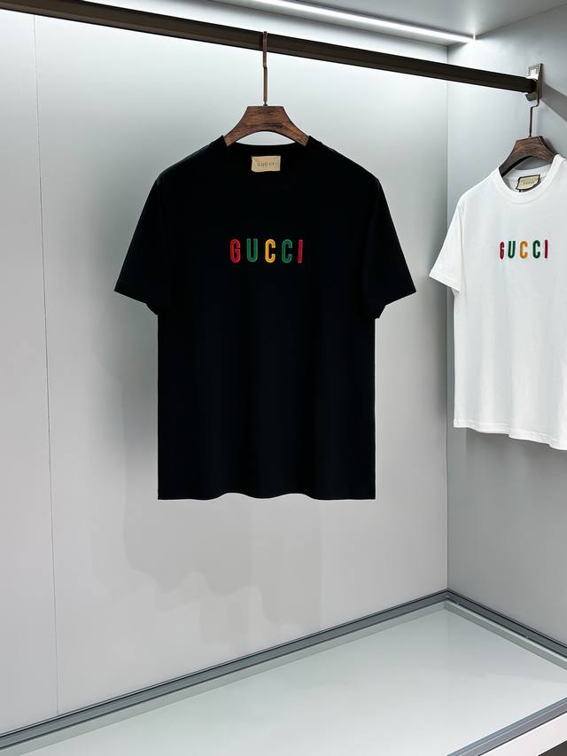 Gucci Gc 25Ss早春新款 经典字母Logo哇胶厚板短袖 轻奢主义 男女日常通勤穿搭必备单品 正确版本 欢迎对比 码数：S。M。Xl。2Xl
