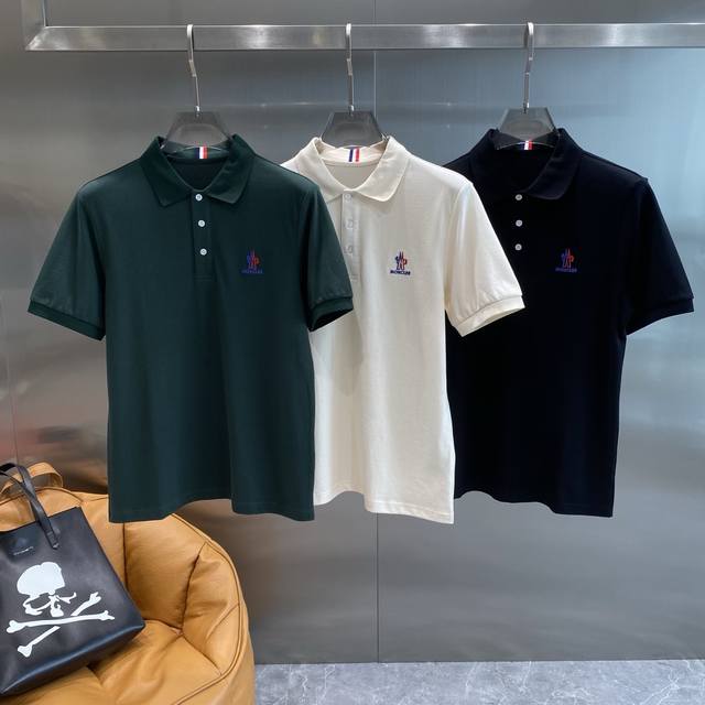 蒙家 2025春夏新款Polo领短袖系列。精选顶级丝光珠地棉面料，三标齐全！时尚大牌元素Logo工艺设计，上身版型超赞，面料细腻舒适透气，随意搭配都超级好看时尚