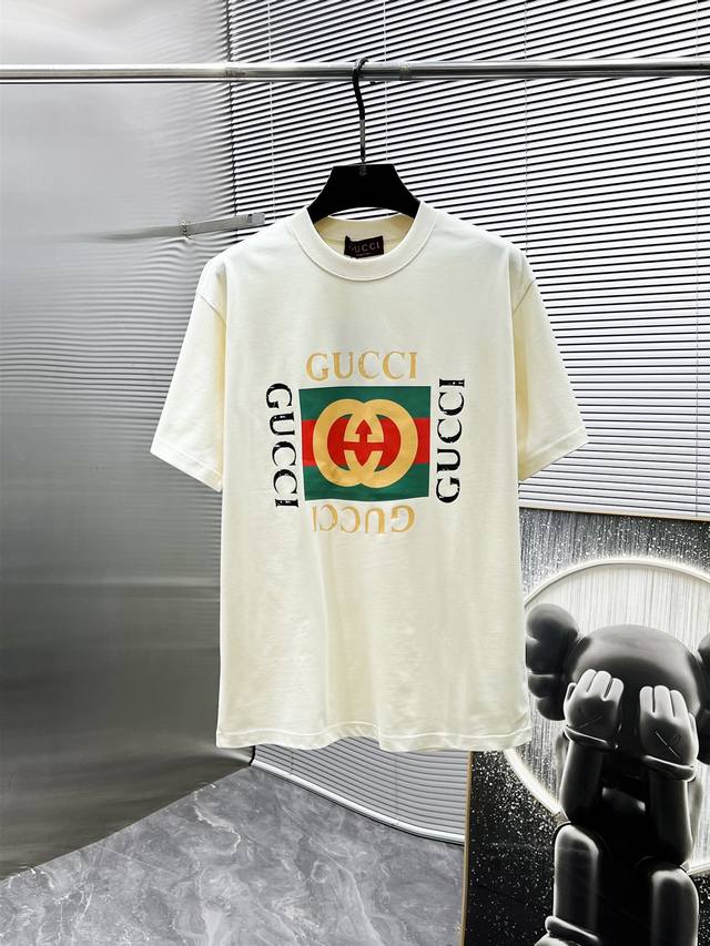 古奇 Gucci 2025Ss新款 半袖 体恤 短袖 宽松版 圆领 T恤，高端版本！专柜定制面料 透气舒适度高，细节无可挑剔，品牌元素设计理念，体现高品质。手感
