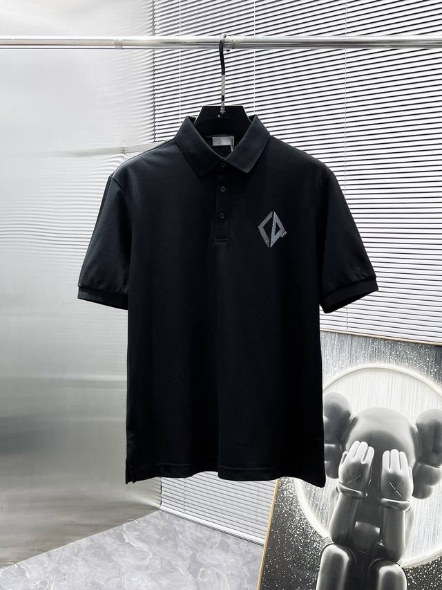 迪奥 Dior 2025Ss夏季新款 翻领短袖T恤 Polo衫，高端版本！专柜定制面料 透气舒适度高，细节无可挑剔，品牌元素设计理念，体现高品质。手感细腻柔软！