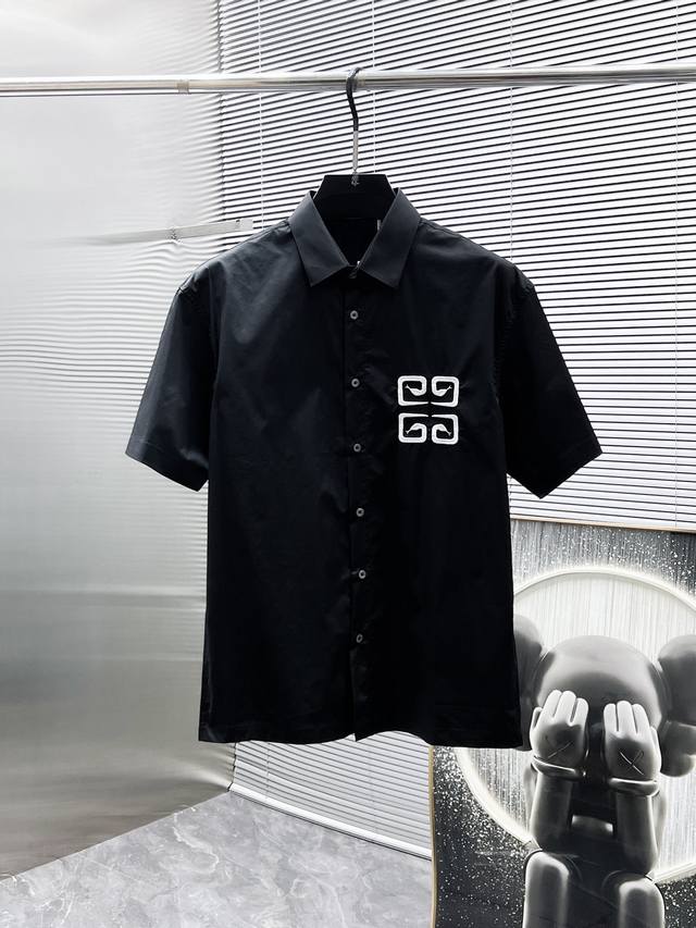 纪梵希 Givenchy 2025Ss新款男士短袖袖 衬衫 衬衣，高端版本！专柜定制面料 透气舒适度高，细节无可挑剔，品牌元素设计理念，体现高品质。手感细腻柔软