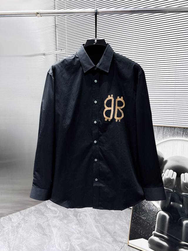 巴黎世家 2025Ss新款男士长袖 衬衫 衬衣，高端版本！专柜定制面料 透气舒适度高，细节无可挑剔，品牌元素设计理念，体现高品质。手感细腻柔软！呈现休闲裁剪，上