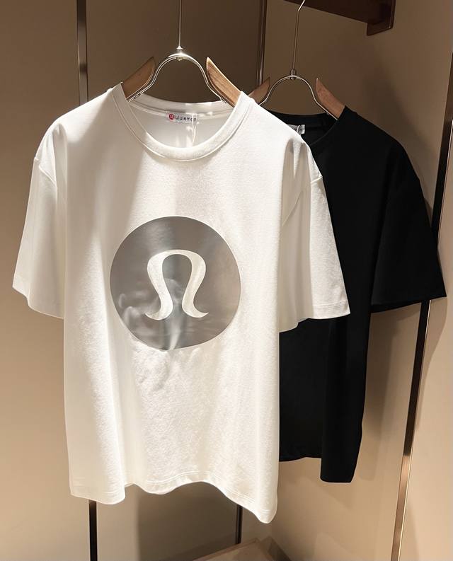 Lululemon 露露乐蒙 2025春夏新款男女同款短袖T恤，意大利原厂订单渠道，极具个性高级风，标志Logo图案压胶工艺设计！情侣款纯棉短袖T恤！！最新时尚