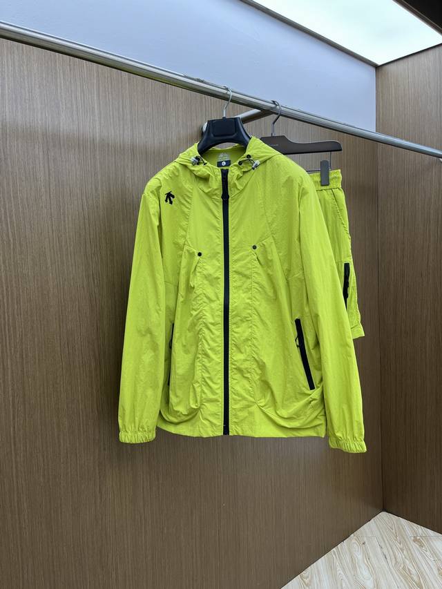 男女同款 套 Dste 2540春夏经典新款休闲防晒服套装 都市时尚休闲连帽款 超薄面料超软面料帅酷爆。时尚都市百搭款款，夏季必备神器，速干衣，水洗后快速脱水干