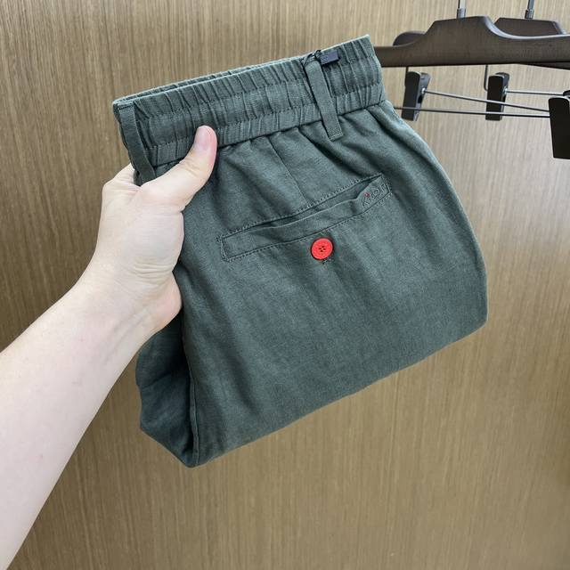 新品 Kiton 2540春夏新品休闲裤西裤，官网同步发售，裤身工艺设计，进口客供辅料、面料定制，代工厂P出品免检！每个细节做到极致，原版五金配件，潮范十足、上
