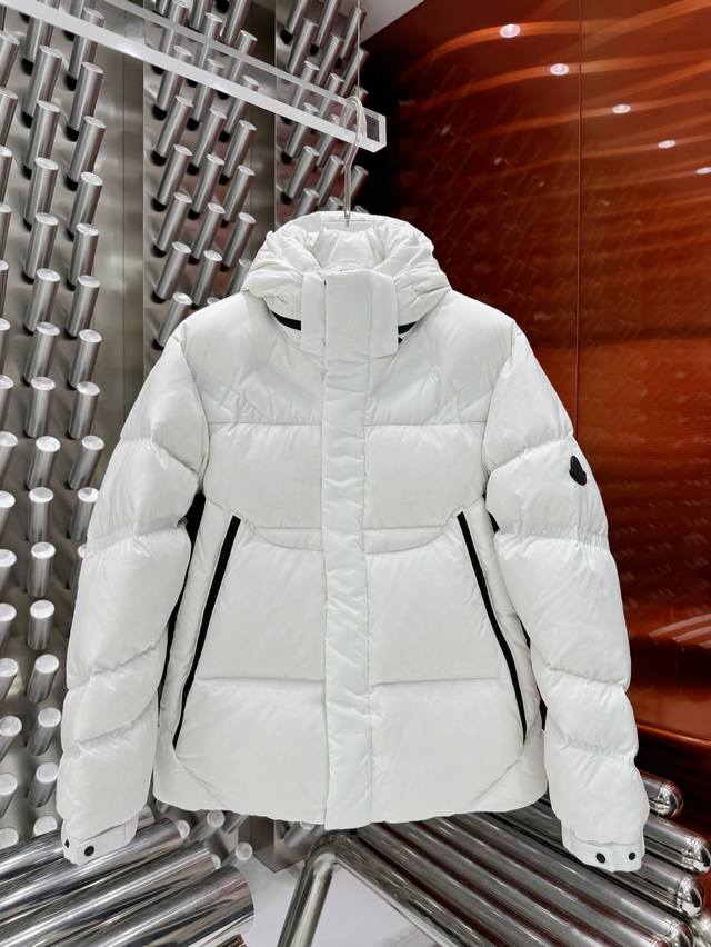 2025秋冬新款羽绒服 原版1:1订制五金配件全进口原版定制 欢迎专柜对比 绝对的高品质 采用顶级95白鸭绒 超柔软 充羽量蓬松饱满 超级重工 面料做工杠杠的版