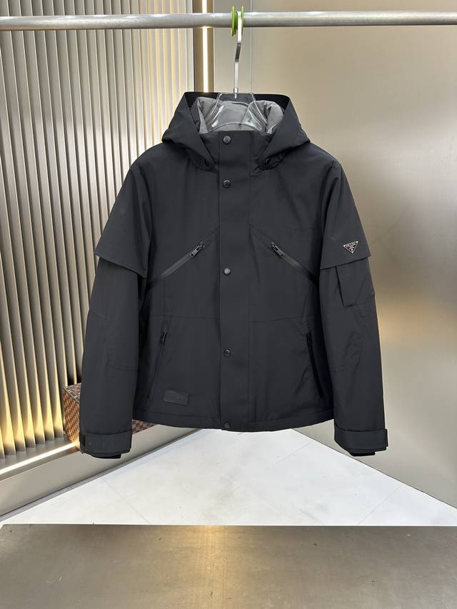 爆款冲锋衣系列。 2025秋冬新款羽绒服 原版1:1订制五金配件全进口原版定制 欢迎专柜对比 绝对的高品质 采用顶级90白鸭绒 超柔软 充羽量蓬松饱满 超级重工