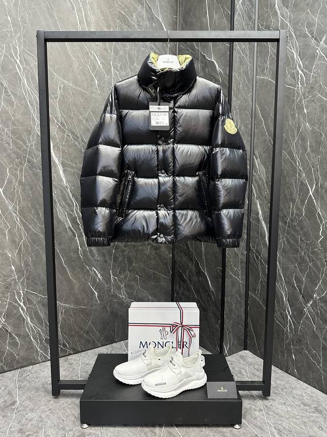 特级羽绒Moncler Dervox短款男士羽绒服夹克外套Dervox男士短款羽绒夹克采用波普色调，彰显系列的朝气活力.全新升级.翻单500件,填充增加25克加