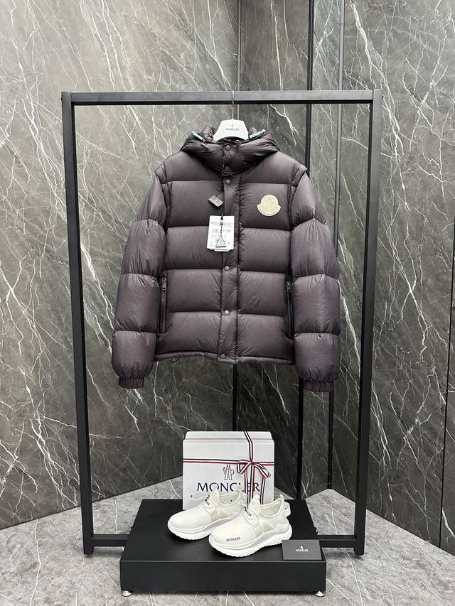 特级羽绒Moncler Cyclone二合一羽绒夹克外套. 鹅绒填充，小码填充320克，一件轻松过冬. 可变 夹克 连帽马甲 立领马甲 连帽羽绒外套. Cycl