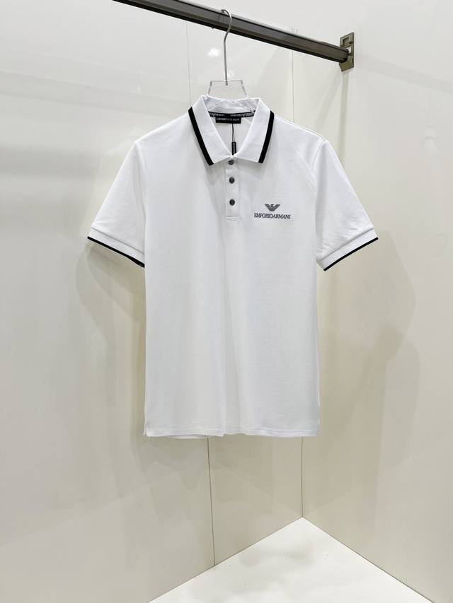Armani 阿玛尼 2025春夏新款Polo领短袖系列。精选顶级丝光珠地棉面料，三标齐全！时尚大牌元素Logo工艺设计，上身版型超赞，面料细腻舒适透气，随意搭