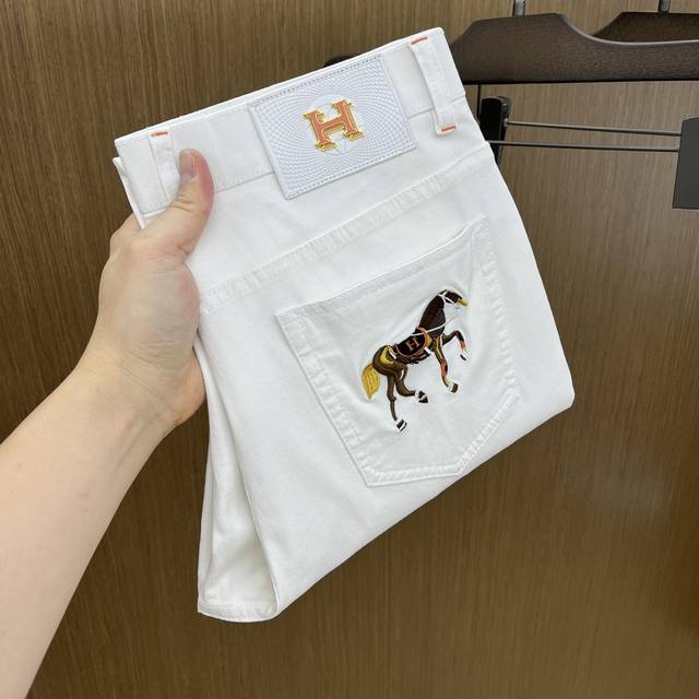 Her 高端定制、2025早春薄款最新款牛仔裤 柜台同步发售 小脚版型，进口固色面料 原版定制复刻 客供五金辅料 原单品质 重工洗水 做工走线精细 上身绝佳！优