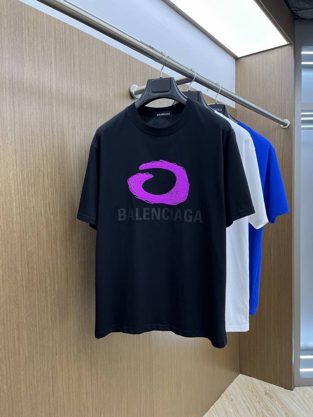 Bbg 独家首发 2025早春最新品，专柜同步有售，原单狠货，时尚休闲圆领短袖T恤，上身舒适！吸睛而有亮点，采用进口原版面料，顶级印花刺绣工艺字母图案Logo，