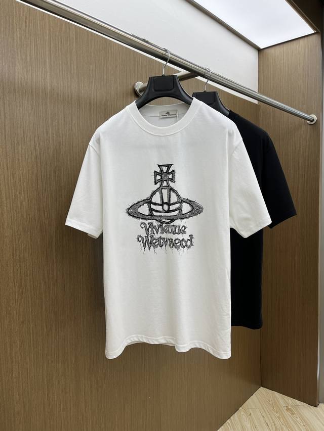 Aw 独家首发 2025早春最新品，专柜同步有售，原单狠货，时尚休闲圆领短袖T恤，上身舒适！吸睛而有亮点，采用进口原版面料，顶级印花刺绣工艺字母图案Logo，简