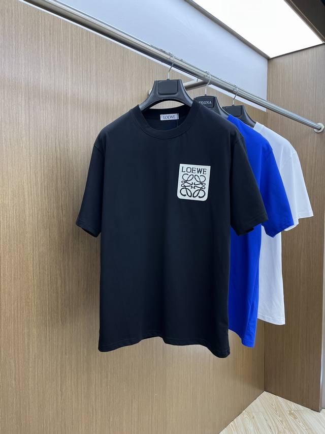 Loe 独家首发 2025早春最新品，专柜同步有售，原单狠货，时尚休闲圆领短袖T恤，上身舒适！吸睛而有亮点，采用进口原版面料，顶级印花刺绣工艺字母图案Logo，
