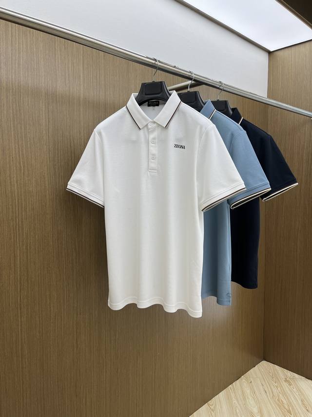 新品 Zz 2540春夏新品细纹珠地商务Polo，极简的衣身造型！ 顶级针织棉质混纺质地 整体的触感极为舒适，弹力十足亲肤效果高级，经典时尚翻领 Polo衫短袖