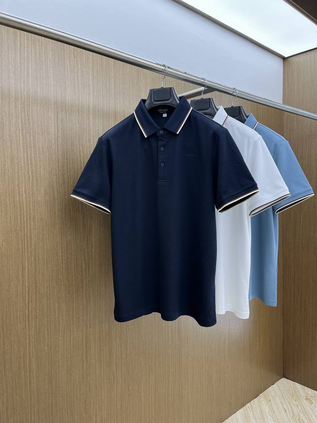 新品 Zz 2540春夏新品细纹珠地商务Polo，极简的衣身造型！ 顶级针织棉质混纺质地 整体的触感极为舒适，弹力十足亲肤效果高级，经典时尚翻领 Polo衫短袖