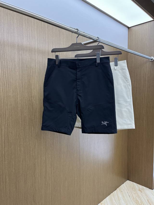 Arc Ss春夏新款休闲短裤 品牌经典系列 休闲运动皆可 速干面料 舒适度极好，透气舒适。608辨识度极高 Fxz定制进口面料 色泽清新 做工精细。 码数：M-