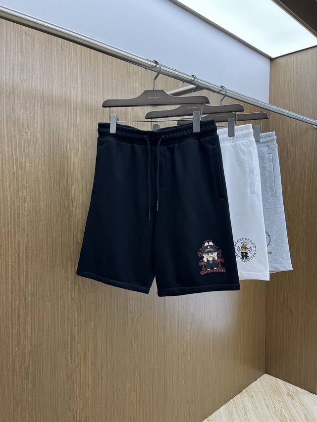 Ch 独家首发 2025夏季新款男士休闲短裤，高级定制面料透气面料 透气弹力舒适度极高，细节无可挑剔，顶级辅料配备，原版Logo设计理念，手感细腻柔软！Fxz上
