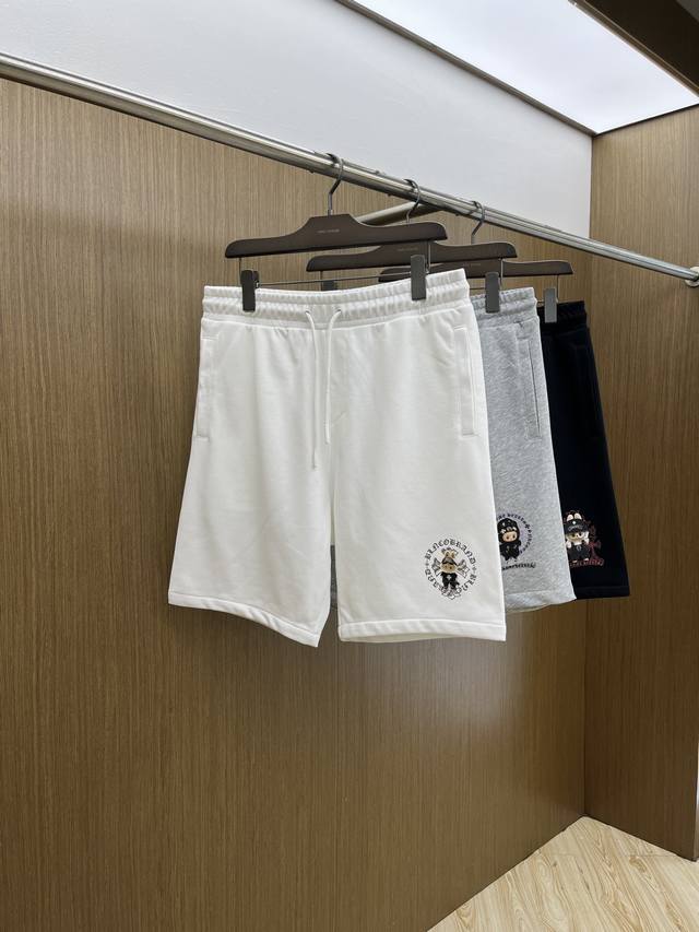 Ch 独家首发 2025夏季新款男士休闲短裤，高级定制面料透气面料 透气弹力舒适度极高，细节无可挑剔，顶级辅料配备，原版Logo设计理念，手感细腻柔软！Fxz上